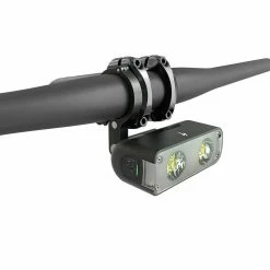 Specialized FLUX™ 850 Framlampa