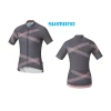 Shimano W’s Team Jersey Damcykeltröja Med Solskyddsfaktor -Cyklar Shop shimano ws team jearsey damcykeltroja gra rosa